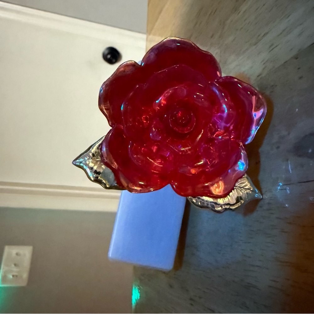 🌹Bath & Body Works Red Rose NightLight Wallflower Plug - Picture 6 of 6